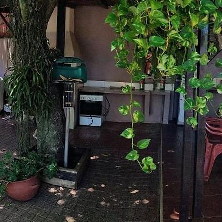 Hostel & Posada Noelia Пуерто-Іґуасу Екстер'єр фото