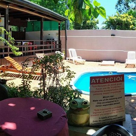 Hostel & Posada Noelia Пуерто-Іґуасу Екстер'єр фото