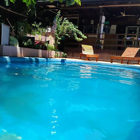 Hostel & Posada Noelia Пуерто-Іґуасу Екстер'єр фото