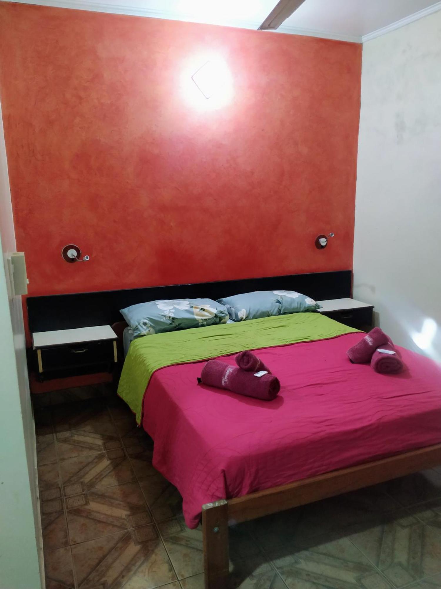 Hostel & Posada Noelia Пуерто-Іґуасу Екстер'єр фото
